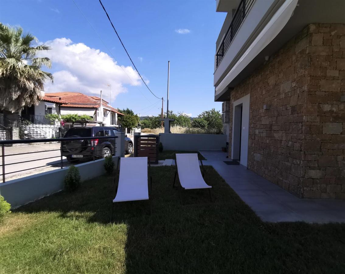 Nikiti Modern Villa Exterior photo