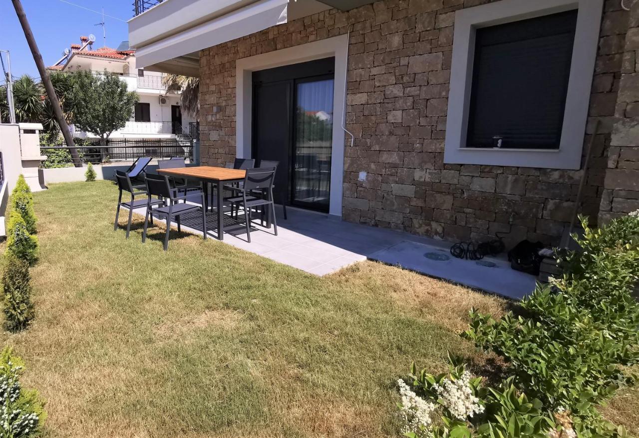 Nikiti Modern Villa Exterior photo